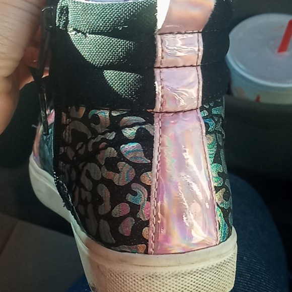 Shoews - Picture 3 of 4